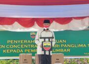 Gubernur dan Pangdam Langsung Distribusikan Bantuan Penanganan Covid-19 di Sumbar