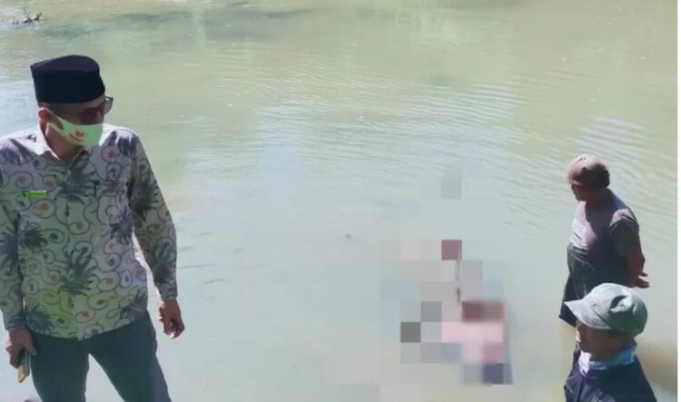 Pemancing Temukan Mayat Pria Terapung di Sungai Batang Lembang Solok 1 Seorang pria tanpa identitas ditemukan tewas di Sungai Batang Lembang, Nagari Tanjung Bingkung, Kecamatan Kubung, Kabupaten Solok, Sumbar (Antara/HO-Humas Polres)