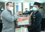 Kapolda Sumbar Salurkan Bansos kepada perwakilan KPJ dan Asosiasi Pedagang Kecil Keliling