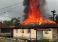 Rumah Kayu Berusia Seabad Terbakar di Agam