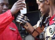 Di-DO dari Kampus, 2 Mahasiswa di Kenya Ini Berhasil Buat Tangan Robot