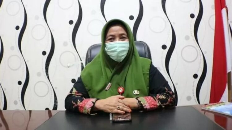 Tempat Tidur Pasien Covid-19 di RSUD Dharmasraya hampir Penuh 1 Plt Kadinkes Dharmasraya Yosta Defina.