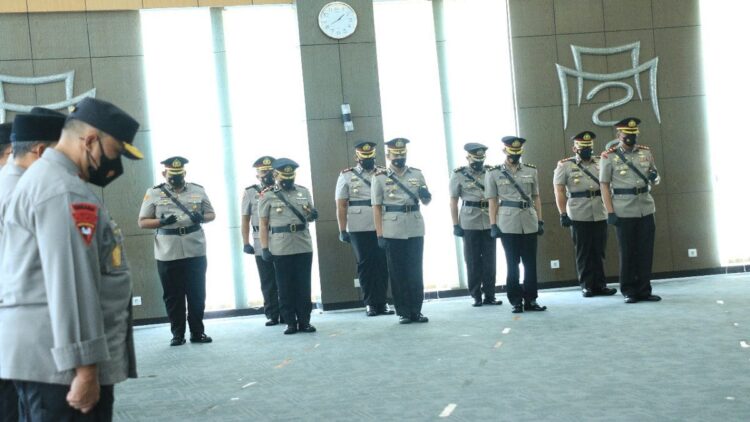 Lima Kapolres di Jajaran Polda Sumbar Resmi Berganti 1 Sertijab lima Kapolres jajaran Polda Sumbar.