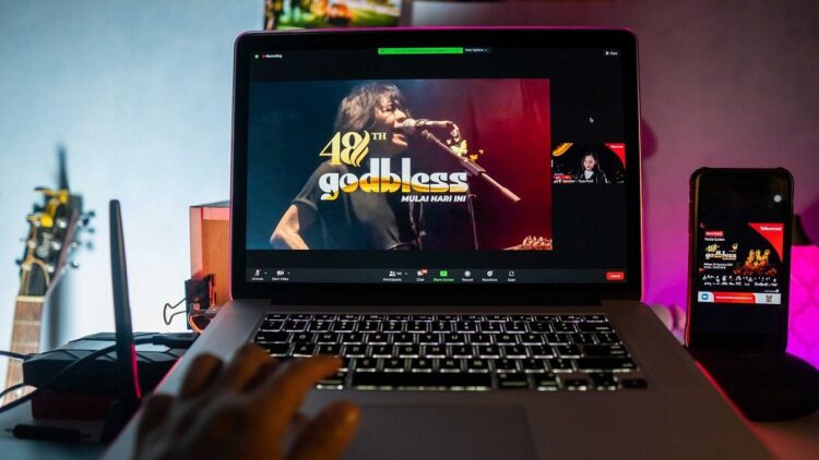 Telkomsel dan God Bless.