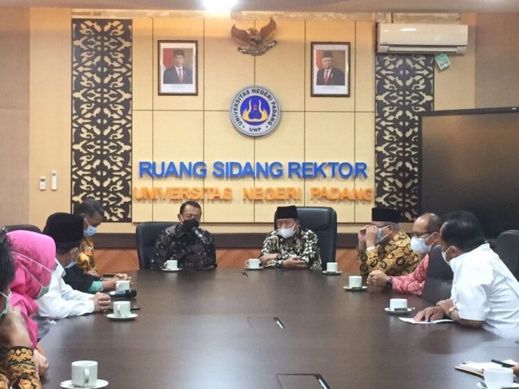 Audiensi Pemkab Agam dengan jajaran UNP. (AMC)