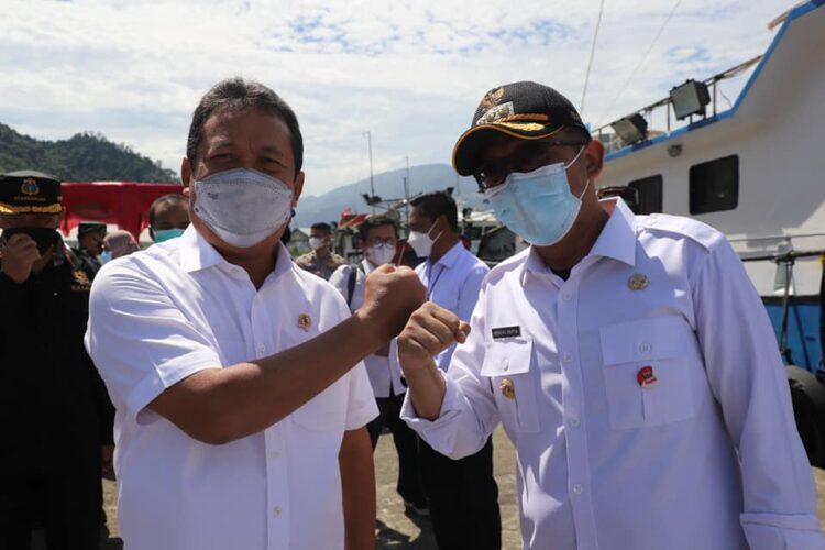 Hendri Septa: Pandemi Covid-19 tak Menyurutkan Kota Padang untuk Berprestasi 1 Wali Kota Padang Hendri Septa (kanan) menyebut Kota Padang täta berprestasi di Tengah pandemi.