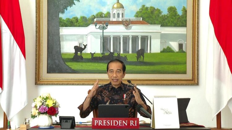 Presiden dalam arahannya saat memimpin rapat terbatas tentang evaluasi perkembangan dan tindak lanjut Pemberlakuan Pembatasan Kegiatan Masyarakat (PPKM) Level 4 melalui konferensi video dari Istana Kepresidenan Bogor, Jawa Barat, pada Sabtu, 7 Agustus 2021. (Setpres)