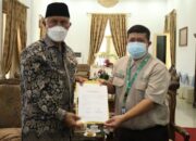 Terima Bantuan Liquid Oksigen, Gubernur Mahyeldi: Kita Kebersamaan Hadapi Masa Sulit