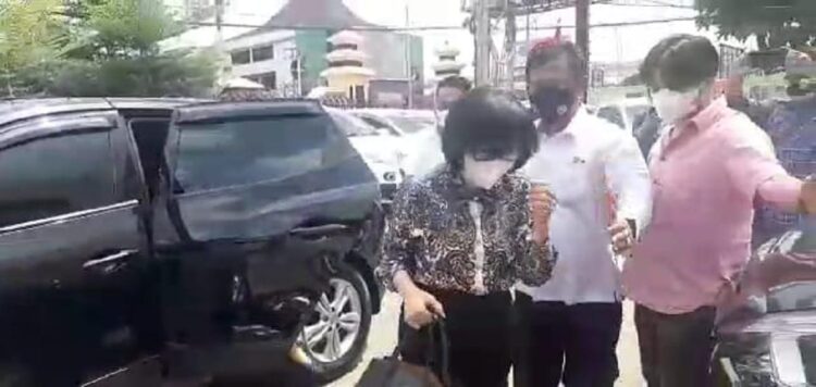 Indonesia Diprank! Ternyata Donasi Rp 2 Triliun Palsu 1 Heriyati alias Ahong diperiksa di Polda Sumsel terkait isu donasi Rp 2 triliun yang telah dilakukan simbolis pada 26 Juli 2021 yang lalu. Foto: Istimewa