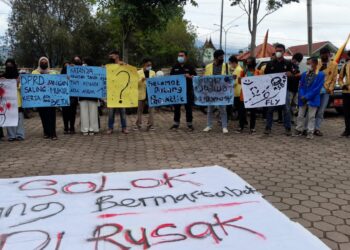 Demo, Mahasiswa Kabupaten Solok Ingin Konflik Bupati dan Ketua DPRD Diakhiri