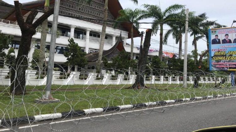 ilustrasi gedung DPRD Sumbar. (net)