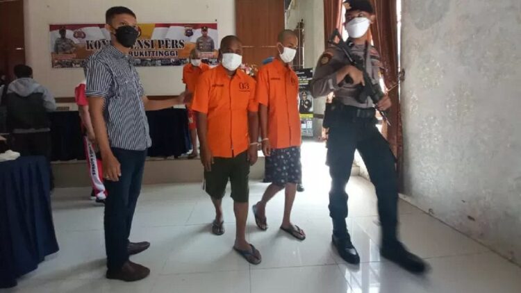 Dua tersangka narkoba yang diamankan di Bukittinggi.