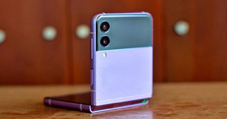 Samsung Galaxy Z Flip 3, "Si Cantik" yang Feminin dengan Spesifikasi Mumpuni 1 Samsung Galaxy Z Flip 3. (Foto Samsung)