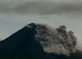 Gunung Merapi Luncurkan Awan Panas, 8 Kecamatan di Magelang Terdampak Hujan Abu