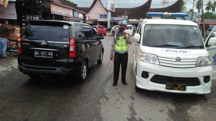 Sering Hujan, Polres Padang Pariaman Imbau Pengendara Waspada 1 Imbauan waspada jalan licin di Padang Pariaman.