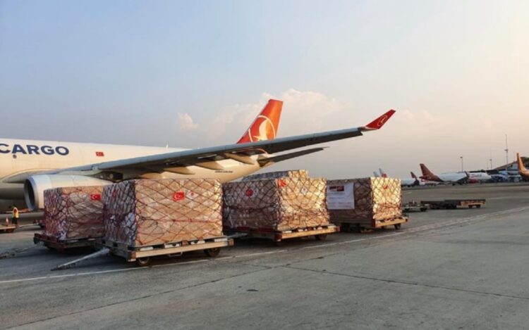 Bantuan Pemerintah Turki senilai lebih dari Rp100 miliar tiba di Bandara Soekarho-Hatta pada Minggu sore (8/8/2021) - Dok./Kemenlu
