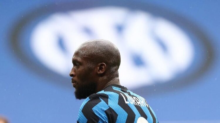 Eks pemain top Italia Antonio Cassano tak senang dengan Romelu Lukaku karena ingin kembali ke Chelsea. (Foto: Getty Images/Marco Luzzani)