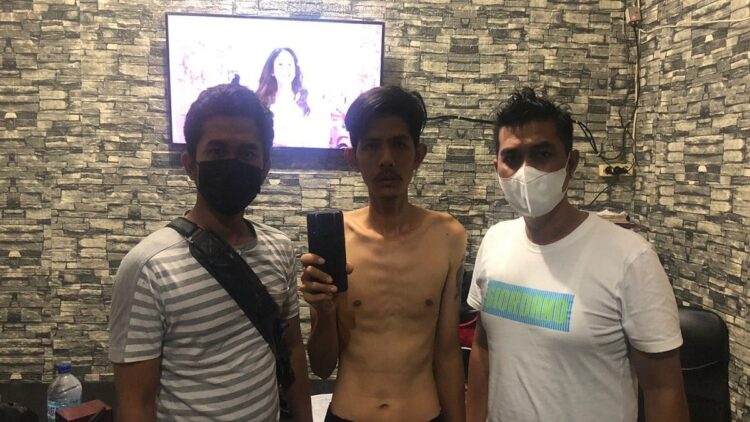 Waduh! Pria Ini Maling Handphone Milik Sepupunya Sendiri di Padang 1 Tersangka maling handphone sepupu sendiri di Padang.