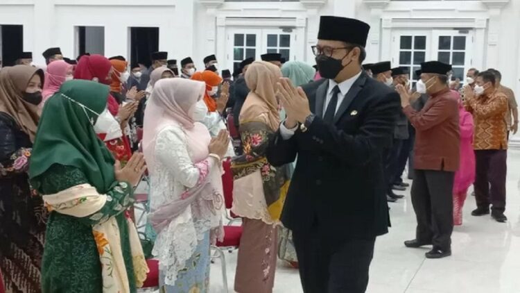 Wah! Wali Kota Bukittinggi Lantik 180 Pejabat Baru 1 Pelantikan 180 pejabat di Pemko Bukittinggi.