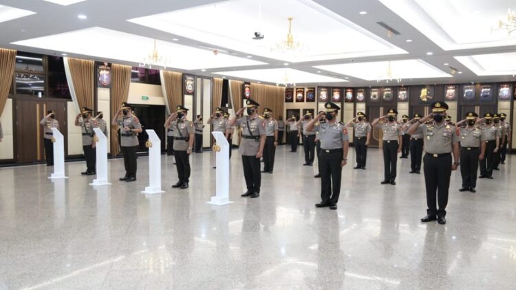 Lantik Tiga Pejabat, Kapolri: Dukung dan Tuntaskan Program Pemerintah Tangani Covid-19 1 Pelantikan Pati oleh Kapolri.