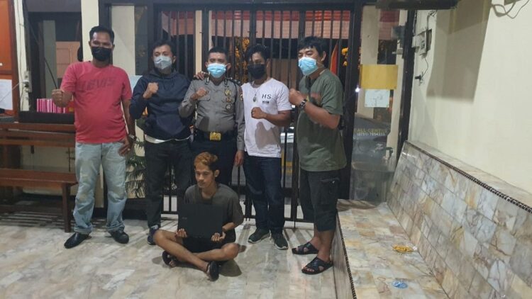 Tersangka penggelapan laptop diamankan Unit Reskrim Polsek Padang Utara.