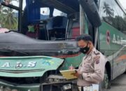 Brak! Bus ALS dan Truk Tabrakan di Pasaman