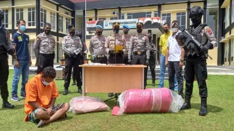 Buron 20 Hari, Tersangka Pembunuhan di Dharmasraya Diciduk Polisi 1 Tersangka pembunuhan di Dharmasraya.