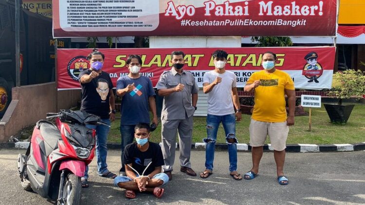Nelayan di Padang Diciduk Tim Klewang saat Hadiri Baralek, Satu Motor Diamankan 1 Tersangka pencurian sepeda motor di kawasan Batang Arau diciduk Tim Klewang.