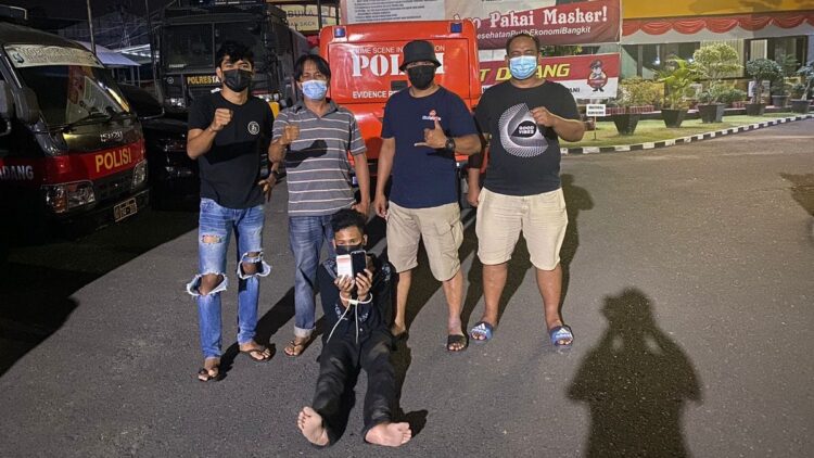 Tersangka pengancaman dan perampasan di Padang yang diamanan Tim Klewang Satreskrim Polresta Padang.