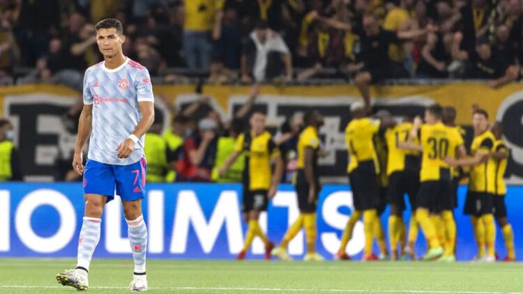 Unggul di Babak Pertama, Manchester United Dikalahkan Young Boys 1 Ekspresi kecewa Cristiano Ronaldo usai timnya dikalahkan Young Boys. (net)