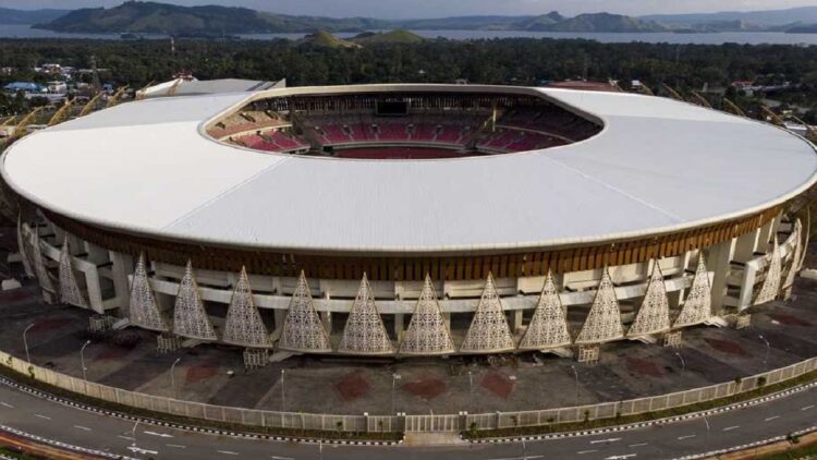 Stadion Lukas Enembe di Kompleks Olahraga Kampung Harapan, Distrik Sentani Timur, Kabupaten Jayapura, Papua. Stadion Lukas Enembe yang memiliki kapasitas lebih dari 40 ribu penonton ini akan menjadi tempat upacara pembukaan dan penutupan PON XX Papua 2021. (Foto: ANTARA FOTO)