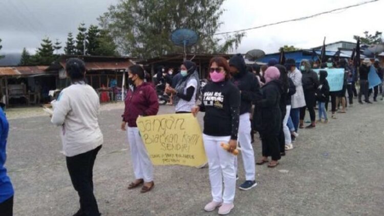 Sampaikan Dukacita Peristiwa Kiwirok, IDI Papua Desak Pemerintah Jamin Keamanan dan Keselamatan Nakes 1 Ungkapan dukacita bagi Gabriella Meilani, IDI Papua dan 250 nakes gelar aksi jalan kaki damai. (IDI Papua)