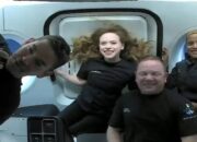 Wow! Orang Ini Rela Rogoh Kocek Rp2,8 Triliun untuk Terbang ke Luar Angkasa dan Mendarat dengan Kapsul di Florida