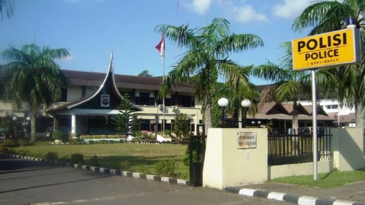 Wanita yang Ngaku Diperkosa Driver Ojol di Padang Dikenakan Wajib Lapor, Kasat Reskrim: Kasus Dugaan Laporan Palsu Tetap Lanjut 1 Ilustrasi Mapolresta Padang. (net)