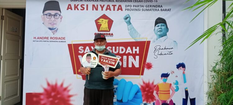 Vaksinasi Covid-19 Gratis Gerindra Tuai Pujuan, Warga: Terima Kasih Andre Rosiade 1 Vaksinasi Covid-19 gratis yang digelar DPD Partai Gerindra Sumbar terus berjalan, Kamis (2/9) hingga Selasa (7/9) mendapat pujian warga.