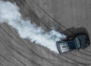 Ban Mobil Anda Selip saat Berkendara, Lakukan Langkah Ini!