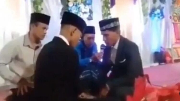 Terlambat Datang ke Acara Nikah, Calon Mertua Lampiaskan Kekesalan Tendang Pengantin Pria 1 Ijab kabul ini rusuh gara-gara pengantin pria ditendang mertua. (Instagram/fakta.indo)