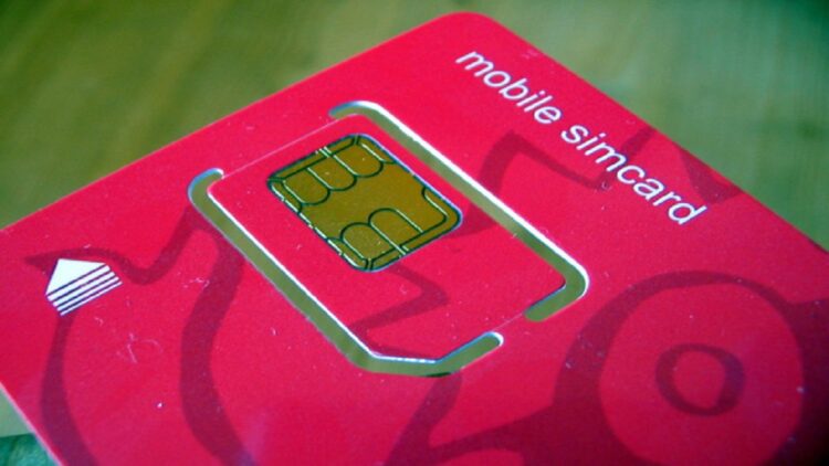 Indosat-Tri Resmi Merger, Telkomsel? 1 Ilustrasi SIM card. (net)