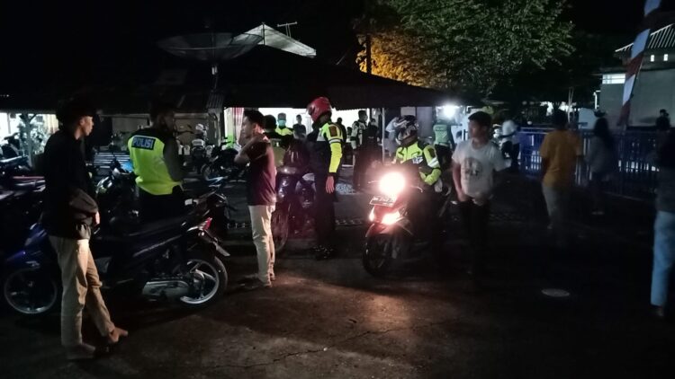 40 Sepeda Motor Terjaring Saat Razia Balap Liar di Pessel 1 Antisipasi balap liar, Tim Gabungan Patroli Blue Light dan Sat Lantas Polres Pessel razia kendaraan, 40 motor terjaring.