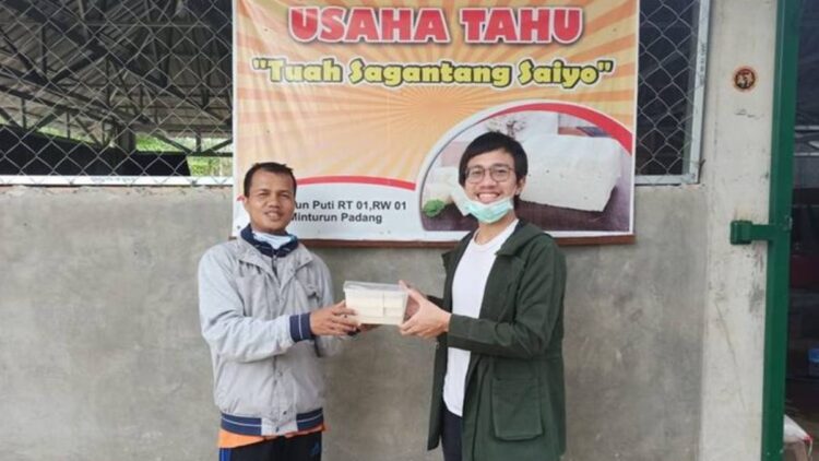 Ternyata! Eri Santoso Adalah Partner Bisnis Anak Gubernur Mahyeldi 1 Eri Santoso dan anak keempat Gubernur Mahyeldi, Muhammad Taufiqur Rahman adalah rekanan bisnis tahu.