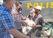 Keren! Kapolresta Padang Hentikan Bus untuk Bantu Kakek Pengayuh Becak