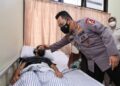 Jenguk Anggota Polri Korban Baku Tembak KKB, Kapolri: Kami Bangga Sama Kalian