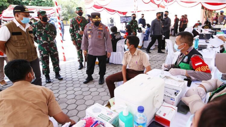 Kapolri tinjau 10 titik vaksinasi Covid-19 di NTB.