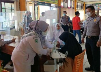 Polsek Sungai Limau Gelar Vaksin Presisi untuk Pelajar di Padang Pariaman