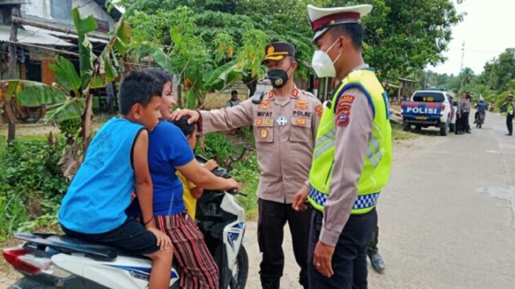 Kapolres langsung turun melakukan Operasi Patuh Singgalang 2021 di Mentawai.