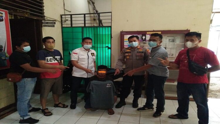 Jajaran Polsek Lubukkilangan ditangkap usai mencuri HP di kawasan Gadut. (IST)