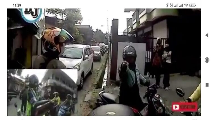 Menolak Dihentikan saat Ambulans Lewat, Aksi Ojol Maki-maki Relawan Ambulans di Padang Viral 1 Ojol ini menunjuk-nunjuk sambil memaki-maki relawan ambulans karena tidak mau dihentikan saat ambulans lewat di salah satu jalan di Kota Padang, Jumat (17/9/2021). (Instagram.Infopadang_)