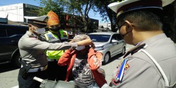 Operasi Patuh Singgalang Hari ke 2 di Padang, Polisi Bagi-bagi Masker dan Bansos untuk Pengendara 8 Operasi Patuh Singgalang Hari ke 2 di Padang, Polisi Bagi-bagi Masker dan Bansos untuk Pengendara