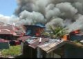 5 Unit Rumah Terbakar di Gang Mandala Kampung Lapai, Penyebab Kebakaran masih Diselidiki 3 5 Unit Rumah Terbakar di Gang Mandala Kampung Lapai, Penyebab Kebakaran masih Diselidiki