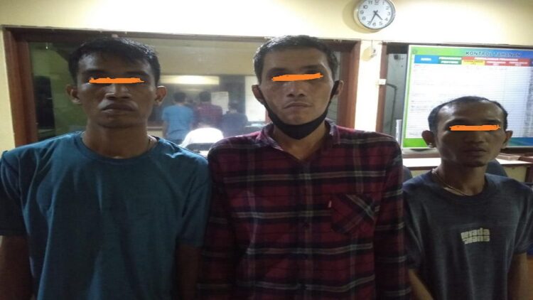 Tiga pria ditangkap saat pesta sabu di kawasan Padang Sarai, Kota Padang. (IST)